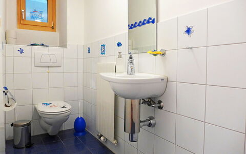 Ferienhaus Döss: Bathroom, Property, Room, Plumbing Fixture, Wall, Tile, Tap, Architecture, Bathroom Accessory, Toilet