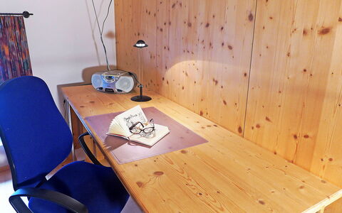 Ferienhaus Döss: Table, Furniture, Chair, Building, Wood, Interior Design, Flooring, Floor, Hardwood, Wood Stain