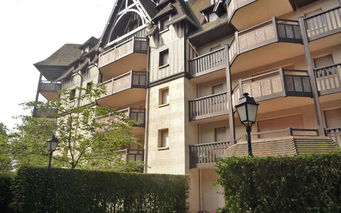 Deauville-Trouville 140: Plant, Sky, Building, Property, Window, Green, Cloud, Urban Design, Condominium, Tree