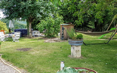 La Raze: Plant, Property, Green, Botany, Tree, Vegetation, Flowerpot, Grass, Land Lot, Natural Landscape