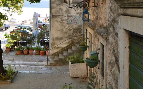 Karlobag 100: Neighbourhood, Wall, Town, Alley, Street, Building, House, Tree, Architecture, Road