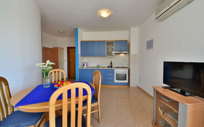 Accommodation:&nbsp;Sani 100.2