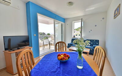 Accommodation:&nbsp;Sani 100.2