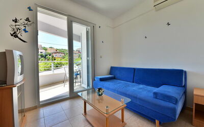 Accommodation:&nbsp;Sani 100.3