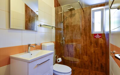 Accommodation:&nbsp;Sani 100.4