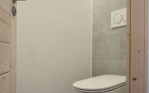 Haut de Cry 16: Bathroom, Rectangle, Purple, Interior Design, Flooring, Floor, Wood, Wall