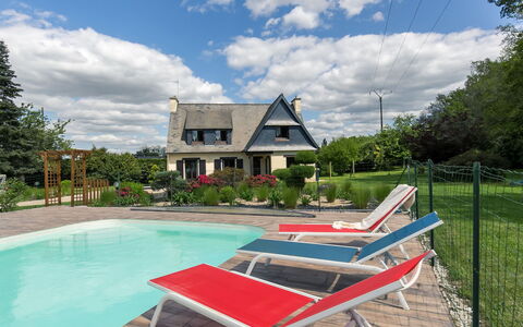 Villa Rocuet: Cloud, Sky, Plant, Water, Property, Building, Tree, Outdoor Furniture, House, Shade
