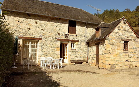 La Colinoise: Property, House, Cottage, Building, Village, Home, Roof, Rural Area, Wall, Farmhouse
