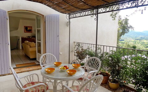 Les Migraniers 1: Property, Room, Building, House, Furniture, Interior Design, Home, Real Estate, Porch, Table