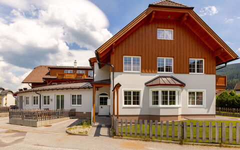 Sankt Margarethen im Lungau 120: Cloud, Sky, Plant, Building, Property, Window, House, Land Lot, Wood, Residential Area