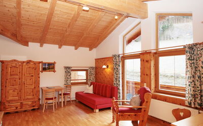 Zirbe 170.4: Room, Property, Wood Flooring, Building, Ceiling, Furniture, Floor, Interior Design, Hardwood, Living Room