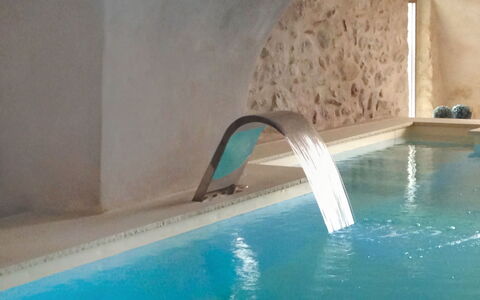 Maso Dolcevista: Water, Swimming Pool, Plumbing Fixture, Wood, Aqua, Composite Material, Leisure, Flooring
