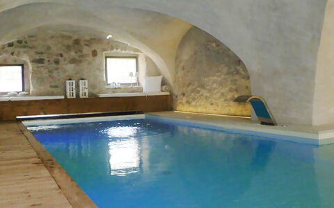 Maso Dolcevista: Water, Property, Building, Window, Azure, Swimming Pool, Interior Design, House, Floor, Wall