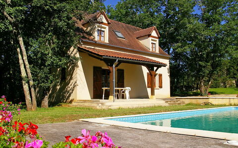 Les Chenes: Flower, Plant, Building, Water, Sky, Property, Tree, Nature, Botany, House