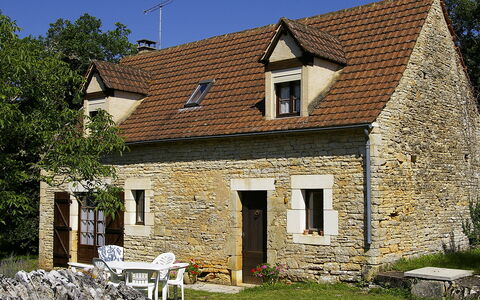 Pech Gaillard: Plant, Building, Sky, Property, Window, House, Land Lot, Tree, Cottage, Grass