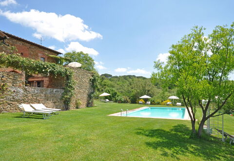 Podere Orietta: Property, Building, House, Natural Landscape, Estate, Real Estate, Villa, Swimming Pool, Grass, Backyard