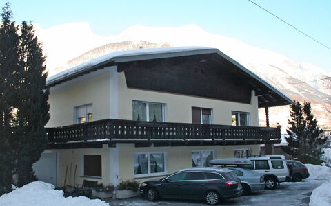 Kaufmann: Car, Wheel, Snow, Sky, Property, Vehicle, Building