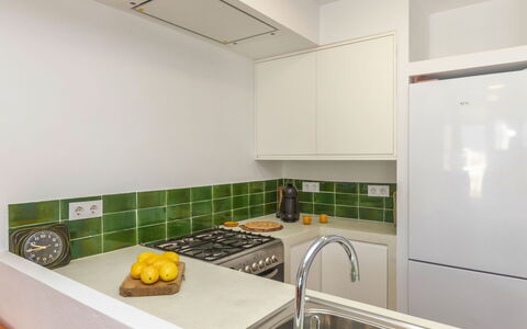 La Carbonera: Kitchen, Kitchen Appliance, Countertop, Interior Design, Major Appliance, Wall, Kitchen Stove, Flooring, Ceiling, Gas Stove