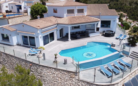 Finca Edel: Building, Window, Azure, Swimming Pool, Plant, House, Urban Design, Leisure, Condominium, Residential Area