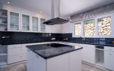 Finca Edel: Cabinetry, Countertop, Kitchen Stove, Kitchen, Interior Design, Kitchen Appliance, Cooktop, Stove, Wood, Building