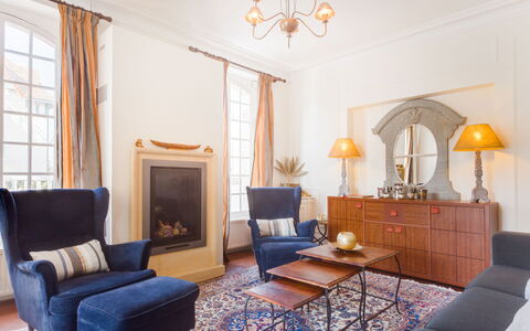 Le Cyclamen: Furniture, Property, Picture Frame, Couch, Table, Azure, Window, Comfort, Wood, Lighting