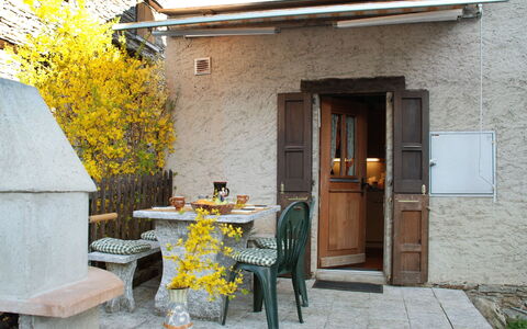 Marianne Plus: Yellow, Property, Building, House, Architecture, Real Estate, Room, Door, Table, Facade