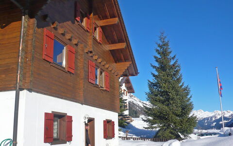 Verena: Sky, Building, Window, Snow, House, Tree, Slope, Plant, Facade, Freezing