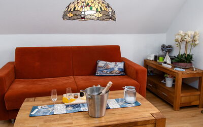 Accommodation:&nbsp;Dehne 100.2