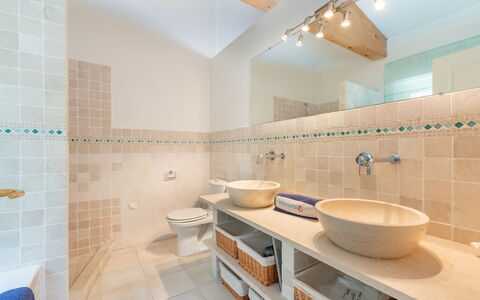 Les Mûres Mûres: Plumbing Fixture, Tap, Property, Sink, Mirror, Bathroom, Wood, Bathroom Cabinet, Bathroom Sink, Architecture
