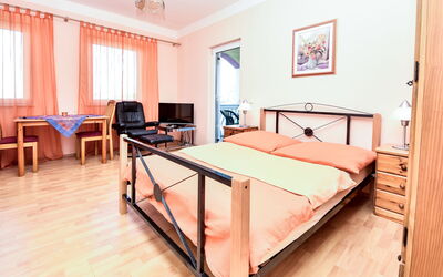 Accommodation:&nbsp;Lucija 107.1