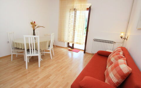 Marija: Room, Property, Floor, Furniture, Wood Flooring, Laminate Flooring, Hardwood, Interior Design, Living Room, Flooring