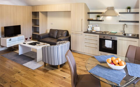 Accommodation:&nbsp;Baggot Rath 200.2