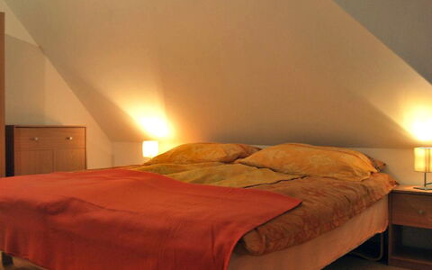 Borowikowa: Bedroom, Bed, Furniture, Bed Sheet, Room, Bedding, Property, Bed Frame, Wall, Mattress