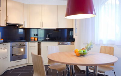 Accommodation:&nbsp;B33 200.3