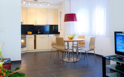 Accommodation:&nbsp;B33 200.3