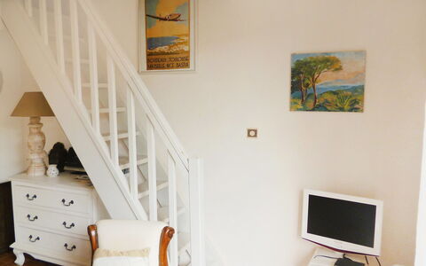 Domaine des Vignes: Room, Property, Stairs, Furniture, Wall, House, Interior Design, Building, Bedroom, Floor