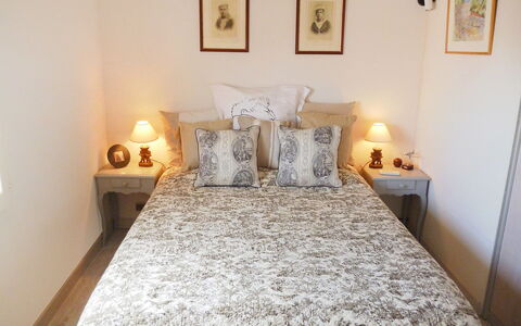 Domaine des Vignes: Bedroom, Bed, Room, Furniture, Property, Bed Sheet, Bedding, Bed Frame, Interior Design, Floor