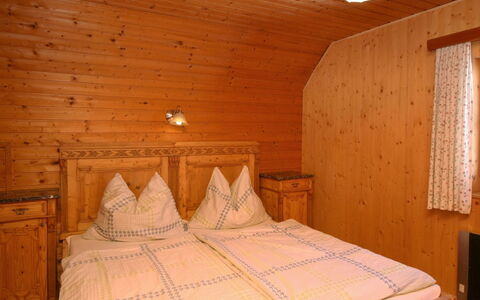 Kopphütte: Bedroom, Room, Bed, Furniture, Property, Bedding, Ceiling, Bed Sheet, Mattress, Bed Frame