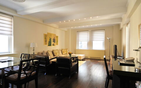 Accommodation:&nbsp;Manhattan Residence 100.28