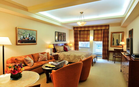 Accommodation:&nbsp;Manhattan Residence 100.2