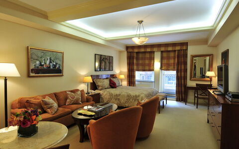 Accommodation:&nbsp;Manhattan Residence 100.16