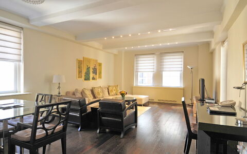 Accommodation:&nbsp;Manhattan Residence 100.24
