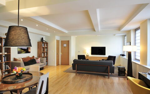 Accommodation:&nbsp;Manhattan Residence 100.31