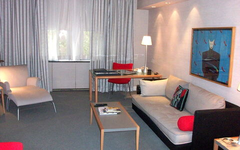 Accommodation:&nbsp;Manhattan Residence 100.5