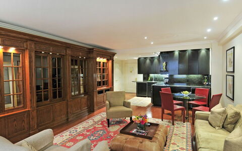 Accommodation:&nbsp;Manhattan Residence 100.13