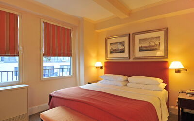 Accommodation:&nbsp;Manhattan Residence 100.28