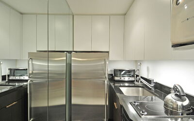 Accommodation:&nbsp;Manhattan Residence 100.24