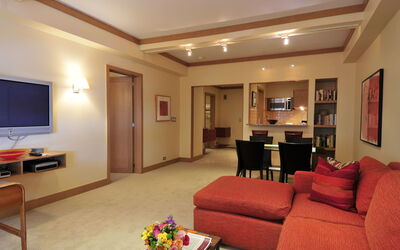 Accommodation:&nbsp;Manhattan Residence 100.5