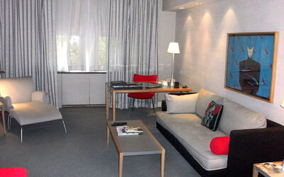 Accommodation:&nbsp;Manhattan Residence 100.6