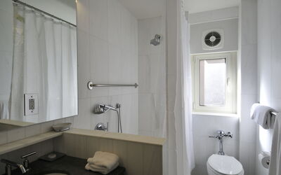 Accommodation:&nbsp;Manhattan Residence 100.27